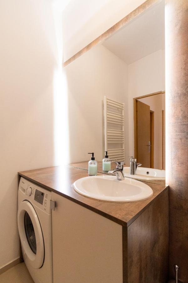 Ardor Apt - Bright And Secluded Apartment In The Heart Of Old Town Брашов Экстерьер фото